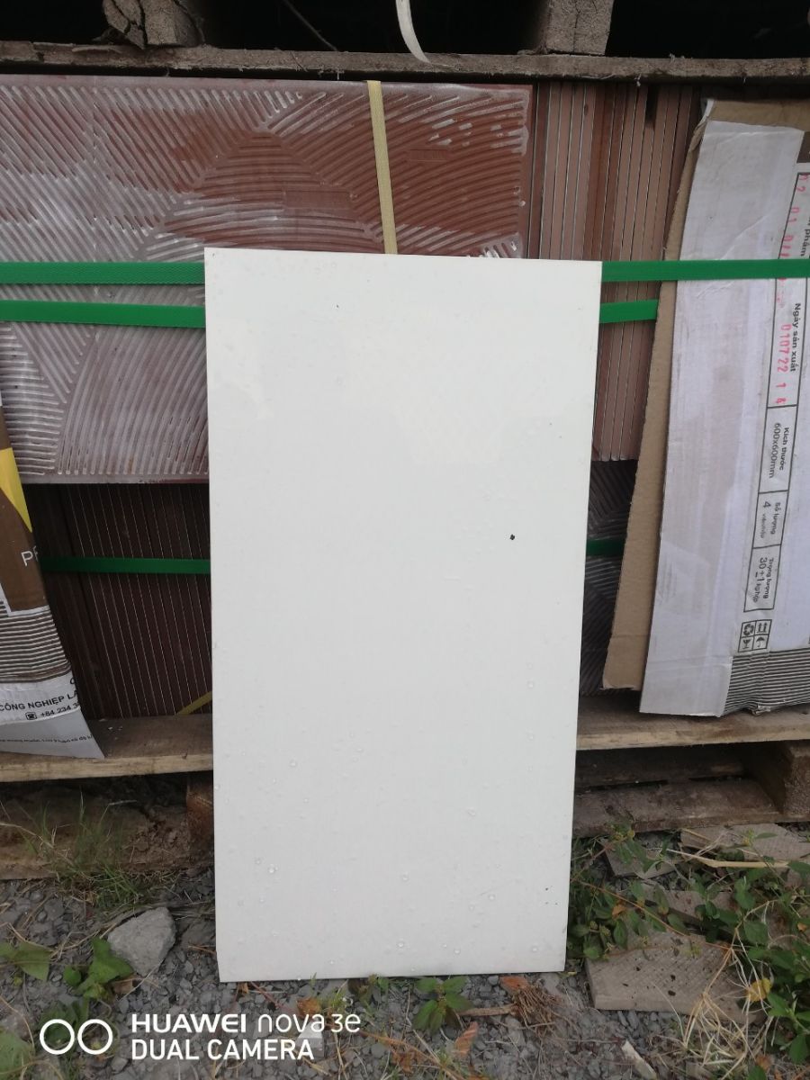 Gạch men 30x60 loại dạt giá 65,000/m2